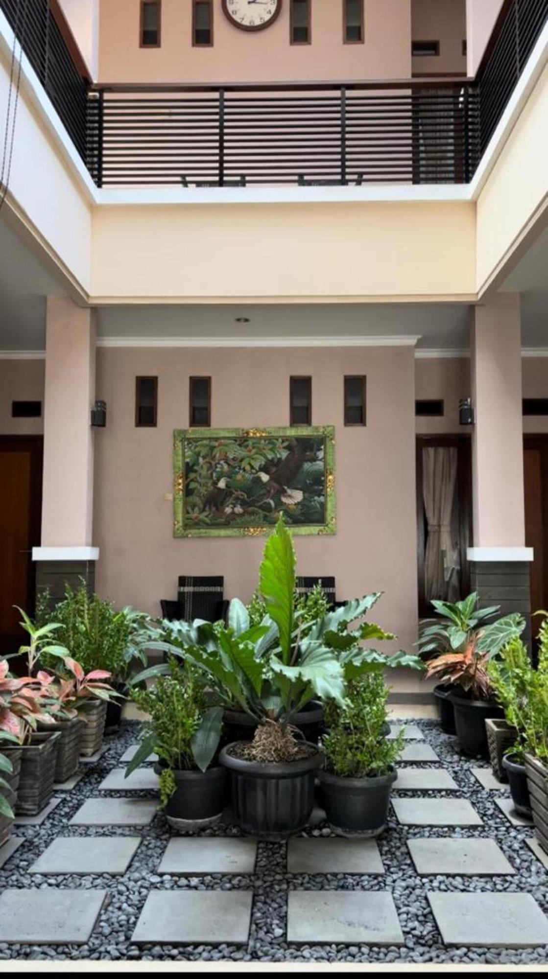 Hens Guesthouse Syariah Gadobangkong Exterior photo